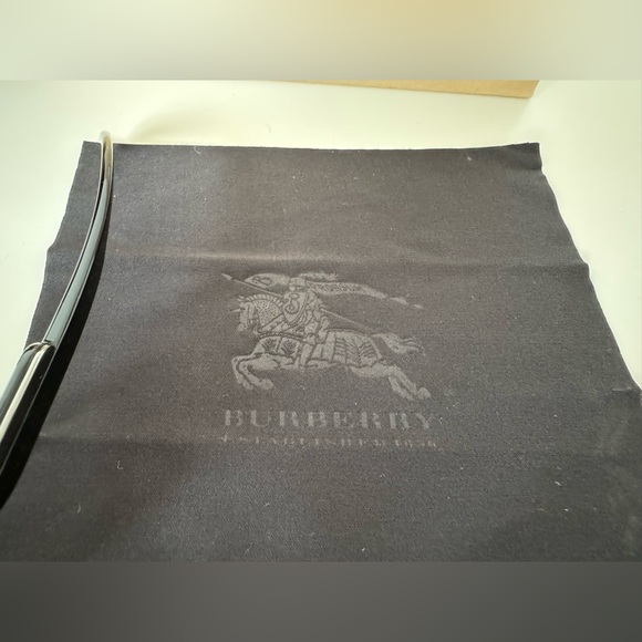 Authentic Burberry Sunglasses - Picture 5 of 8